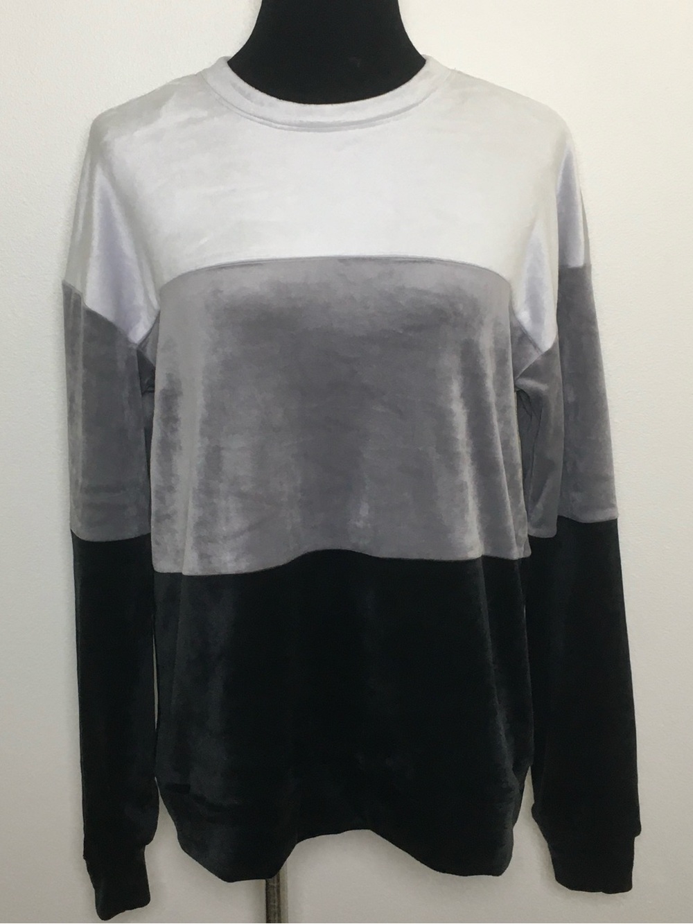 Colorblock Long-Sleeve Top Black & Gray
